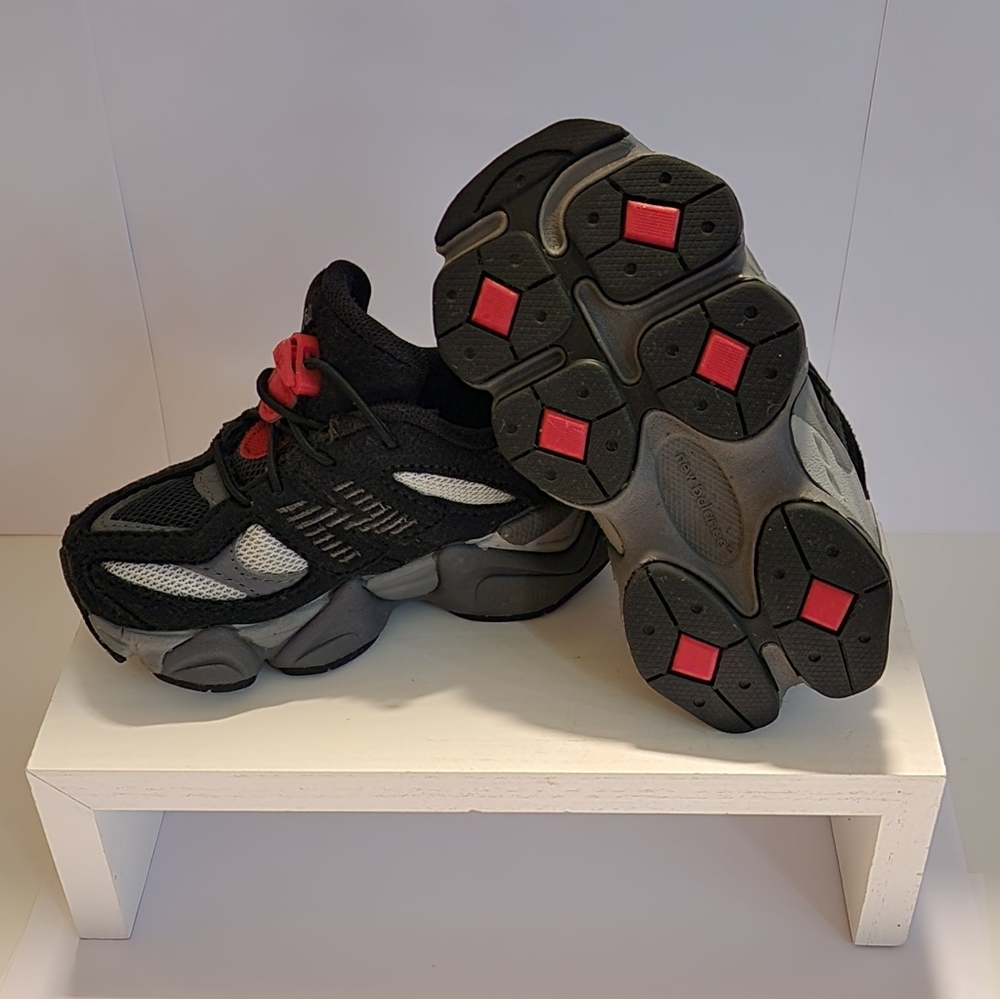 New Balance Toddler Size 6 Black